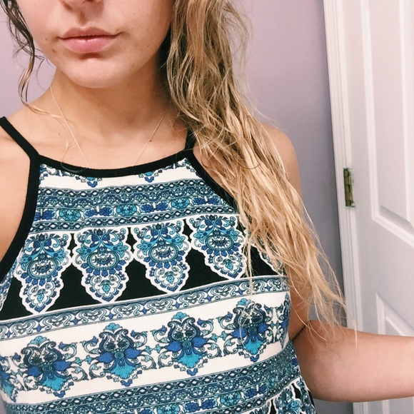 Cute trendy top! - Picture 2 of 4